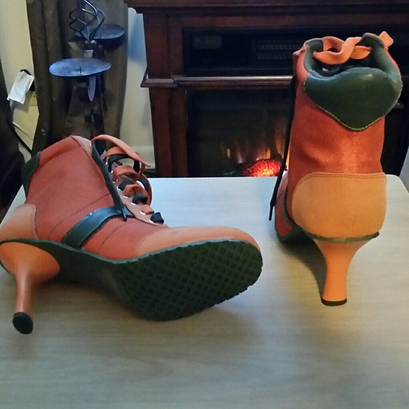 Boots - Picture 2 of 7